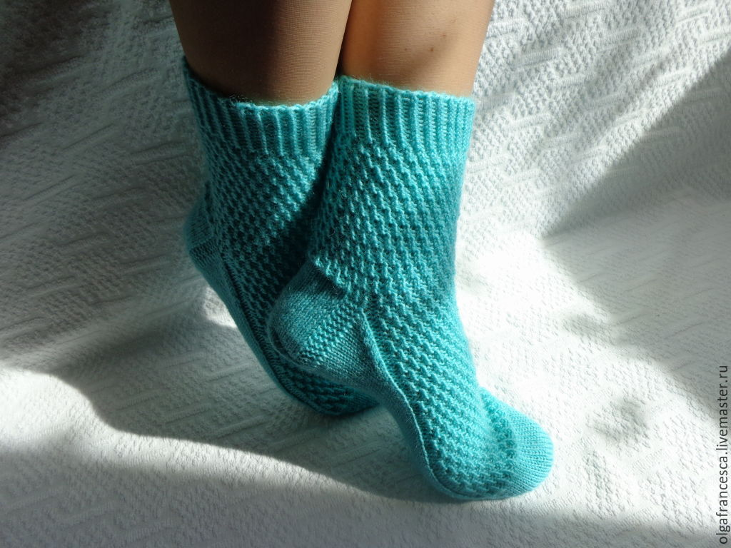Простые носки красивые